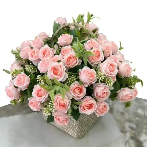 Image de Bouquet de Roses Artificielles - Décoration Élégante pour Mariage