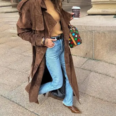 Image de Manteau en Daim Marron Élégant Femme - Automne 2025