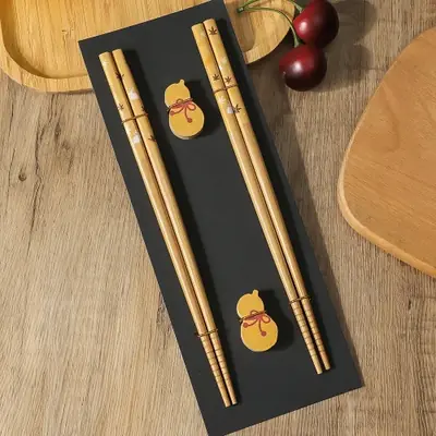 Image de 2 Paires de Baguettes en Bois Massif - Sushi & Repas Asiatiques