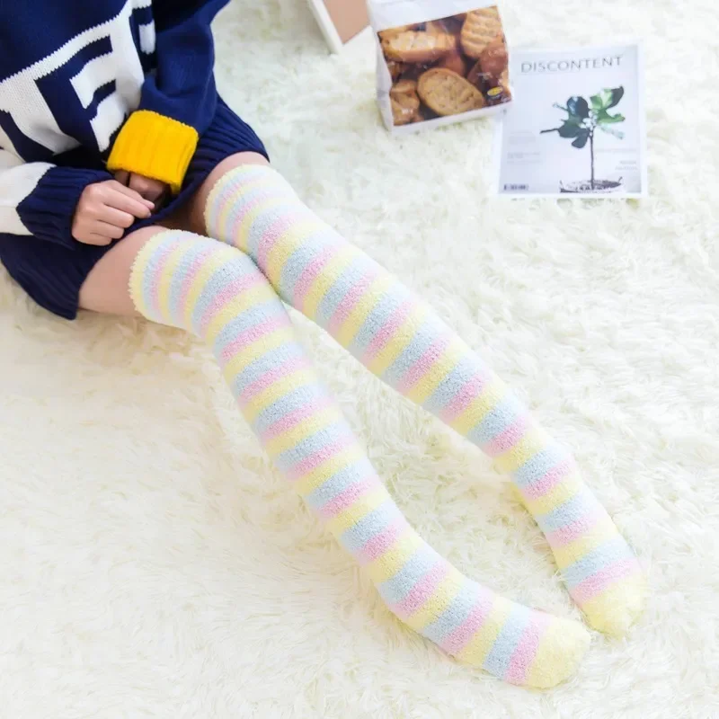 Imagen de Calcetines de Lana Coral Suave hasta la Rodilla para Mujer y Niña, Diseño de Animales de Dibujos Animados con Rayas, Calor Invernal y Estilo Navideño