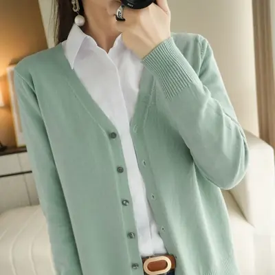 Image de Cardigan Tricoté Col V - Mode Coréenne