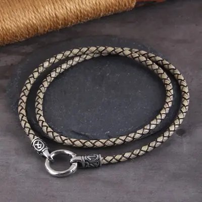 Image de Collier Rune Viking - Style Nordique Élégant