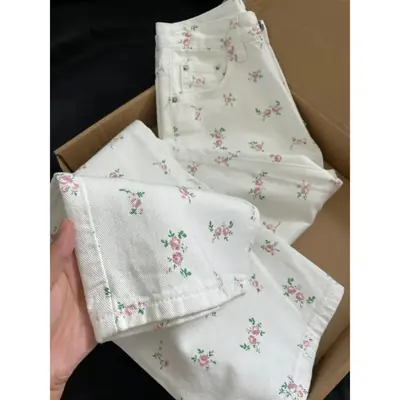 Image de Jean Blanc à Fleurs Femme - Coupe Slim & Large