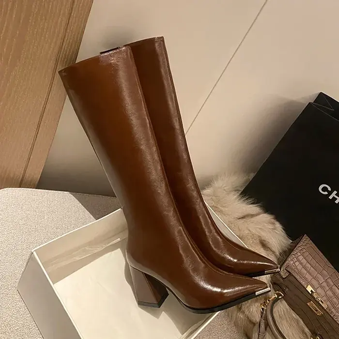Image de Bottes Hautes à Talons pour Femmes - Élégantes & Mode