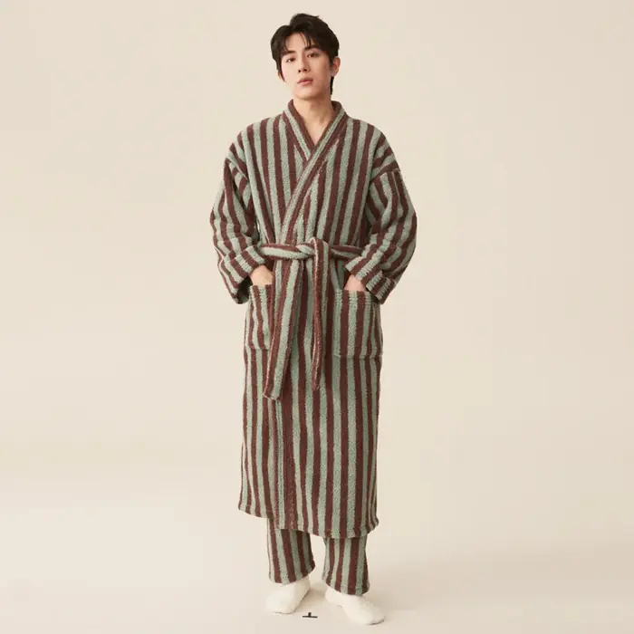 Image de Pyjama Velours Rayé Confortable pour Couple