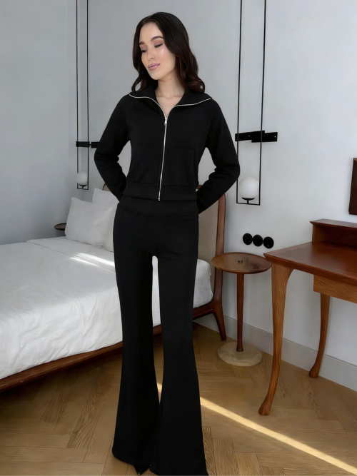 Immagine di Set 2 Pezzi Donna: Tuta Autunnale con Pantaloni Svasati e Top Casual