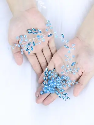 Image de Bandeau de Mariée Bleu Cristal - Élégance Romantique