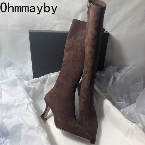 Zdjęcie Eleganckie Buty Do Kolan – Moda z Wysokim Obcasem