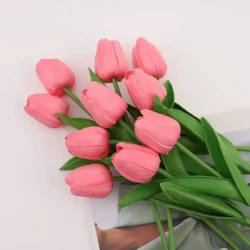 Image de Tulipes Artificielles Réalistes - Décoration Élégante pour Mariage & Maison