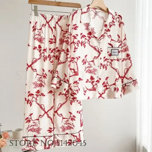 Image de Pyjama Papillon Satin - Confort & Élégance Féminine