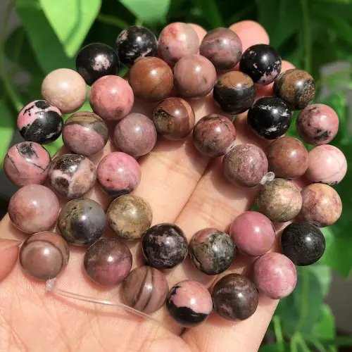 Rhodonite à lignes noires