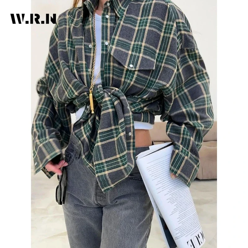 Imagen de Blusa Holgada a Cuadros para Mujer con Manga Larga, Solapa y Cordones - Top Vintage con Bolsillo Estilo Elegante 2025