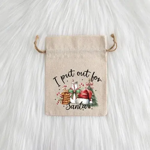 Image de Sacs cadeaux Noël avec bonhomme de neige et sapin - 12 pièces