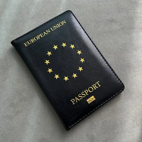 Image de Protège-Passeport Élégant pour Voyageurs