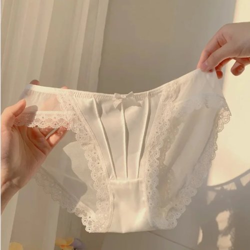 Immagine di Mutandine di Raso Vintage con Fiocco di Pizzo – Intimo Traspirante in Colore Solido per Donna, Slip Sottile a Rete con Vita Media, Stile Francese Sexy e Elegante