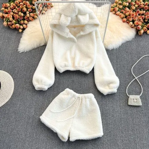 Image de Ensemble 2 pièces femme avec capuche ours - Doux et tendance