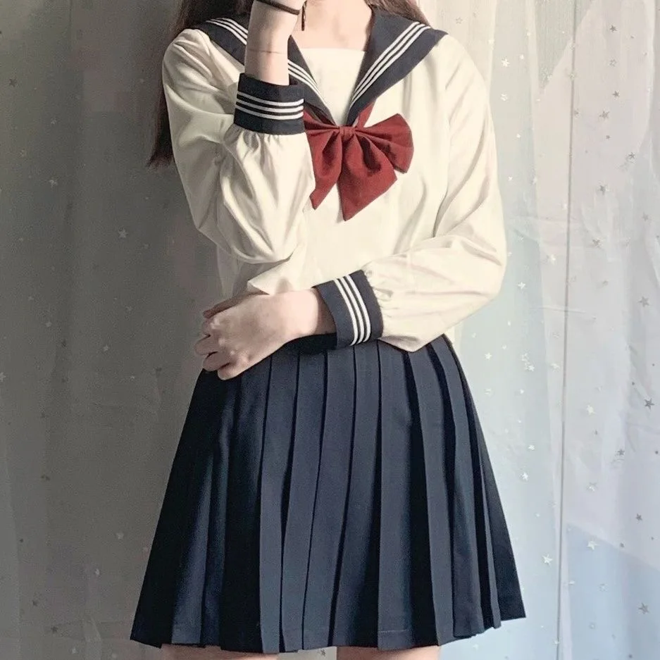 Bild von Japanische Schuluniform für Mädchen – Stilvolle JK-Uniform mit roter Krawatte