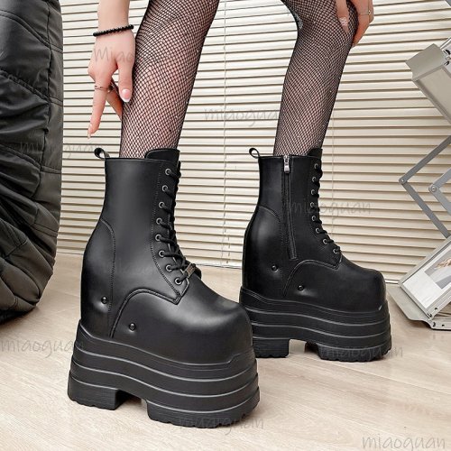 Bild von Stilvolle Gothic-Plateau-Stiefeletten aus Leder