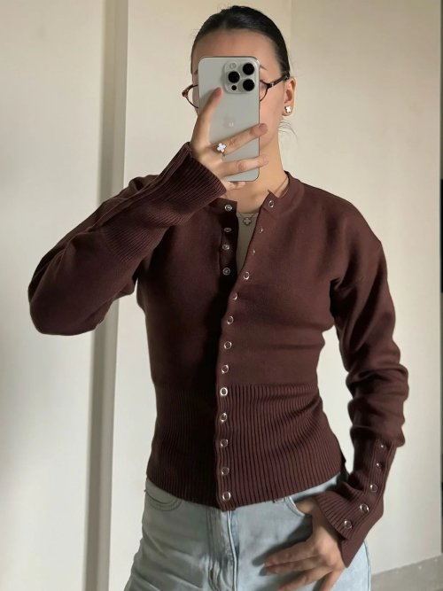 Imagen de Suéter de Punto Acanalado para Mujer - Cárdigan Cuello Redondo Manga Larga en Colores Marrón, Blanco, Negro y Azul - Prenda Ajustada Ideal para Otoño e Invierno