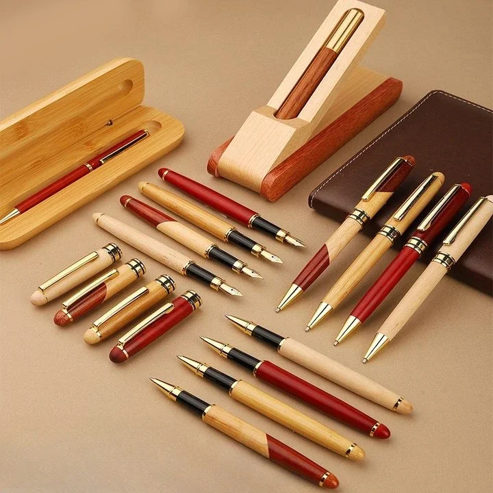 Bild von Personalisierter Holzkugelschreiber – Elegantes Geschenk mit Lasergravur