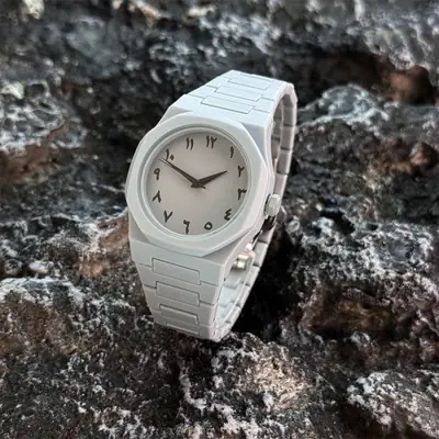 Image de Montre Homme Élégante en Plastique - Chiffres Arabes & Quartz