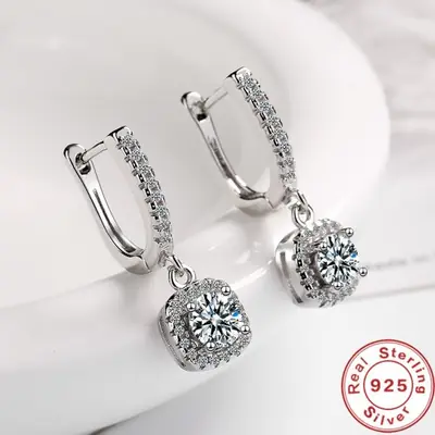 Image de Boucles Huggie Moissanite 2ct - Élégance & Brillance