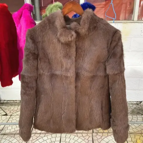 Image de Manteau en Fourrure de Lapin Véritable pour Femme - Luxe Automne/Hiver 2023