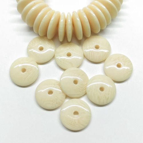 Afbeelding van 100 stuks beige platte ronde harskralen in imitatie ivoor, 6mm, 8mm, 10mm en 12mm – losse spacer kralen voor sieraden maken, ideaal voor groothandel en creatieve projecten
