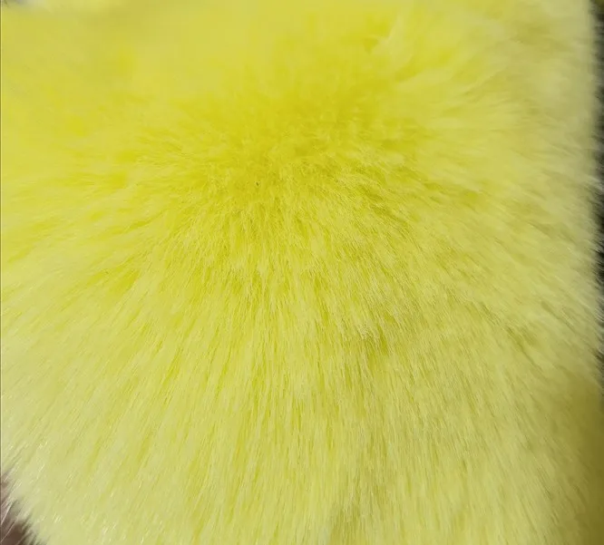 Żółty