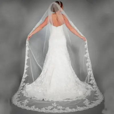 Image de Voile de Mariée Longue Cathédrale en Dentelle & Tulle