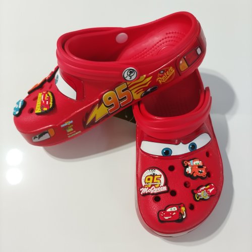 Bild von Pixar Cars McQueen Cartoon Wasserdichte Atmungsaktive EVA Hausschuhe für Erwachsene – Solide Outdoor Sandalen mit Löchern, Lässige Damen-Schuhe