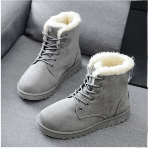 Bild von Stilvolle Damen-Stiefeletten aus weichem Samt – Warme, bequeme Kurzstiefel mit Kreuzgürtel und Rundkappe für Herbst und Winter