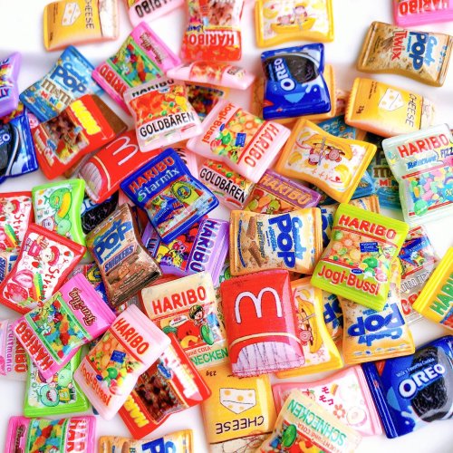 Zdjęcie Miniaturka sklepu z przekąskami dla lalek – zestaw z torbą na chipsy i małymi produktami do zabawy, idealny dodatek do kuchni dla Barbie i Blythe