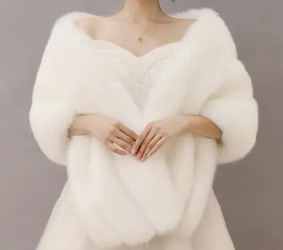 Image de Châle de Mariage en Fausse Fourrure - Élégant & Chaud