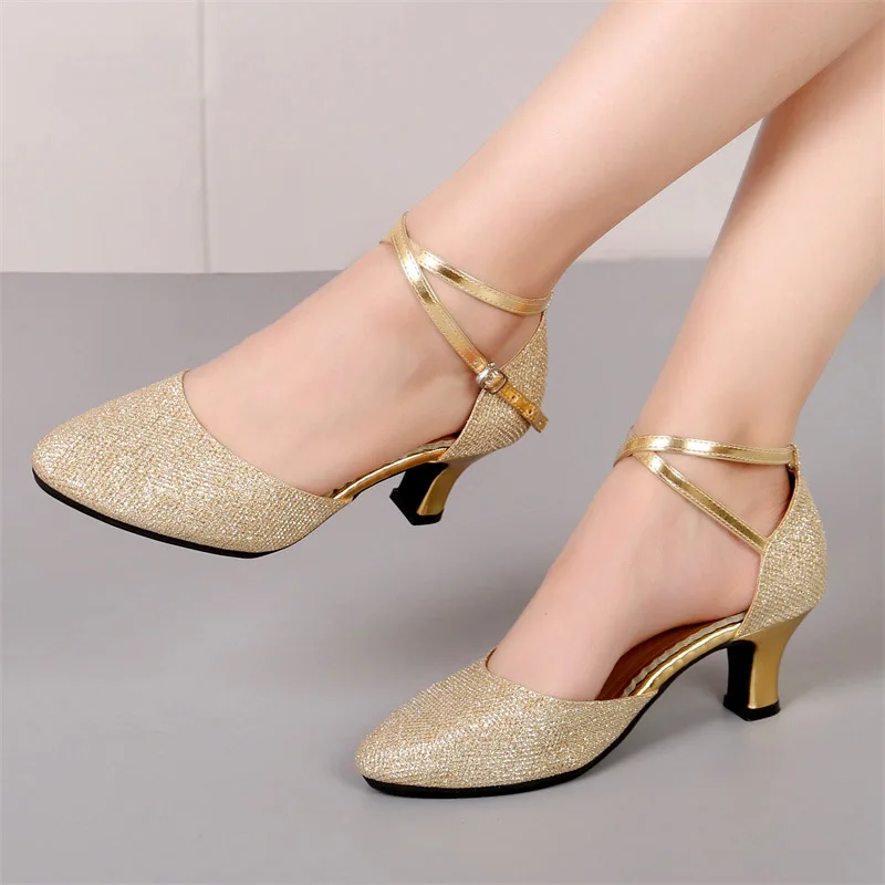 Afbeelding van Elegante Glitter Ballroom Dansschoenen voor Vrouwen – Gesloten Teen met Moderne Design voor Salsa, Tango, Latin en Latijns Amerikaanse Dans