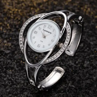 Image de Montre Femme Luxe Acier Inoxydable - Élégante & Précise