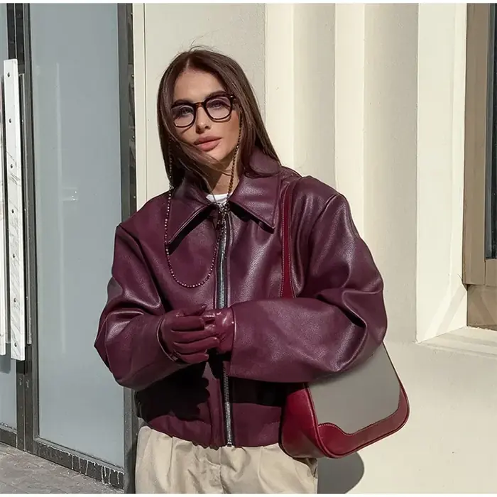 Image de Blouson en Cuir Bordeau Femme - Style Urbain & Élégant