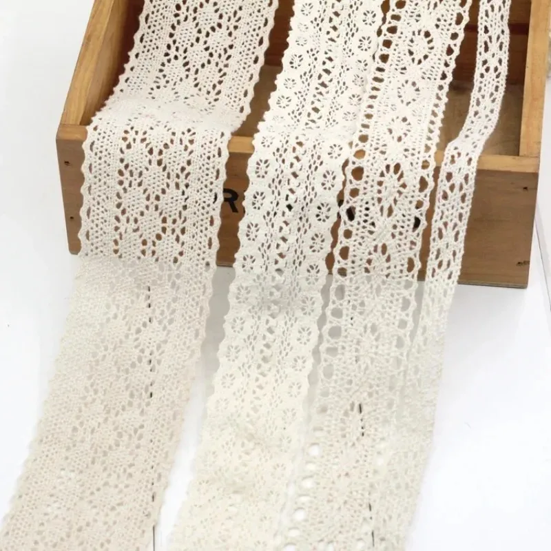 Imagen de Cinta de Encaje de Algodón Blanco Marfil Bordado a Mano para Decoración de Costura y Manualidades – Accesorio Natural y Ecológico para Tocados y Ropa