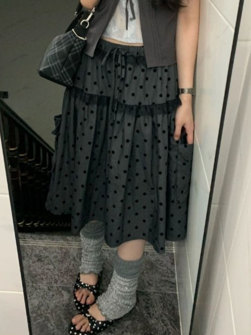 Image of Charming Gray Polka Dot A-Line Skirt with Lace Trim – Vintage-Inspired Retro Fashion for Women