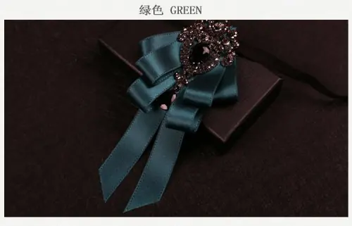 Image de Broche Nœud Papillon Rétro en Biscuits - Accessoire Chic & Amusant
