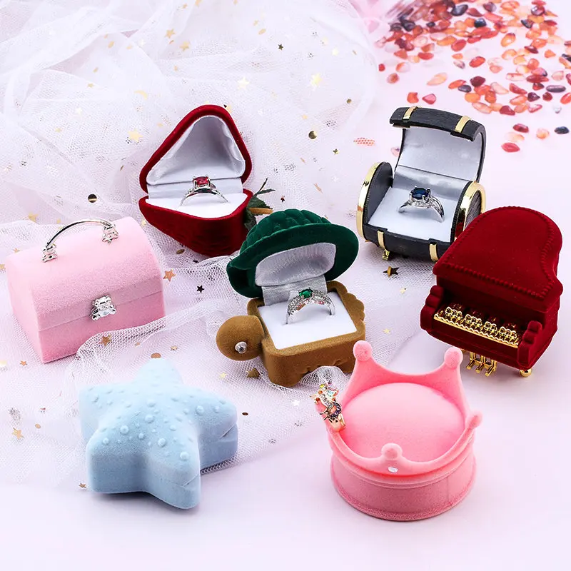 Afbeelding van Elegante Fluwele Sieradendoos met Geschenkverpakking – Perfecte Opbergruimte voor Trouwringen, Oorbellen en Andere Sieraden