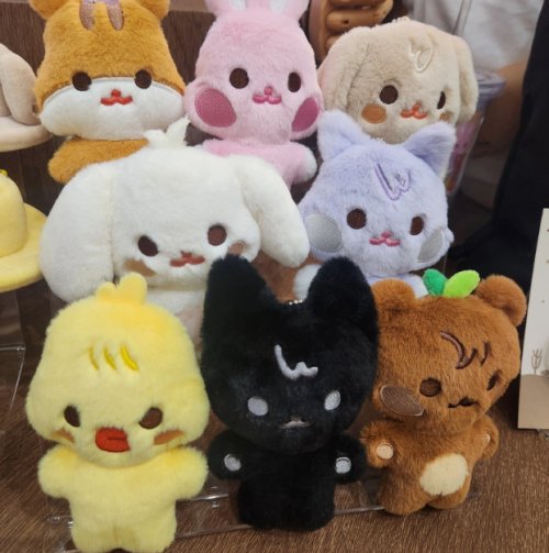 Immagine di Portachiavi in Peluche K-pop ATEEZ AniTEEZ - Bambola da 10 cm con Design Carino e Animale in Pelliccia di Coniglio, Regalo Perfetto per i Fan di Yunho, Seonghwa e Mingi