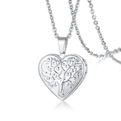 Image de Collier Médaillon Cœur Ovale - Bijou d'Amour Éternel