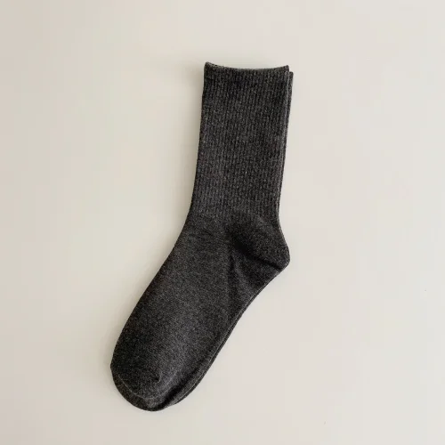 Gris oscuro