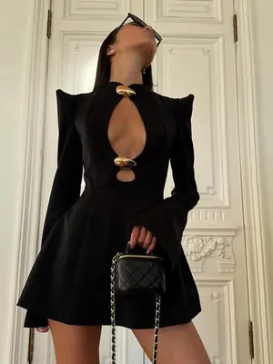 Image de Robe Noire Ajourée Mini Trapèze - Chic & Sexy