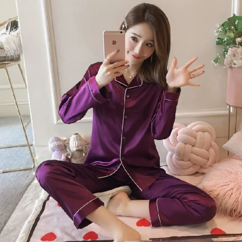 Bild von Elegantes Seiden-Pyjama-Set für Damen 2025 – Sexy Nachtwäsche mit Langarm-Strickjacke und Eisseiden-Material für bequeme Heimkleidung