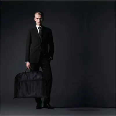 Image de Sac à Costume Homme - Élégant & Pratique pour Voyage