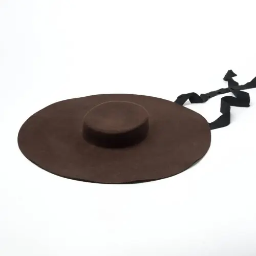 Image de Chapeau Fedora Surdimensionné en Laine - Grand Bord & Style Élégant
