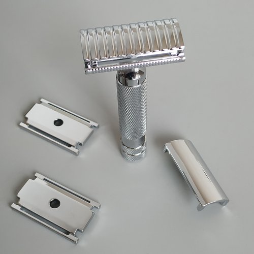 Bild von Sicherheitsrasierer mit Edelstahlgriff – Präzise Rasur für Männer