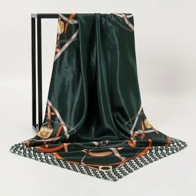 Image de Foulard Soie Imprimé - Élégance & Polyvalence